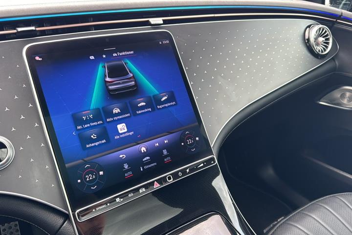 Sort Mercedes EQE500 SUV fra 2023