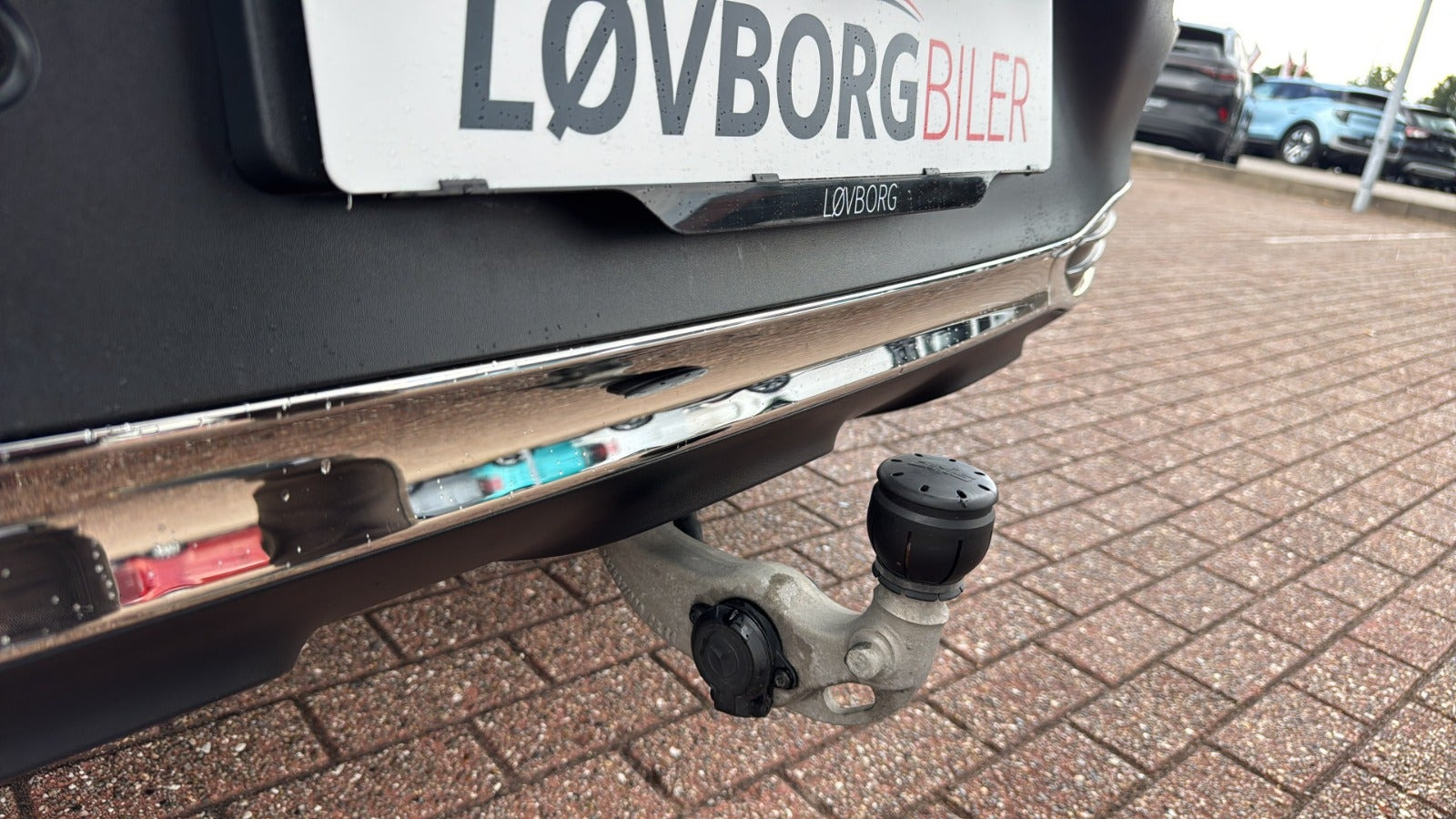 Sort Mercedes EQE500 SUV fra 2023