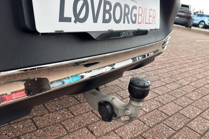 Sort Mercedes EQE500 SUV fra 2023