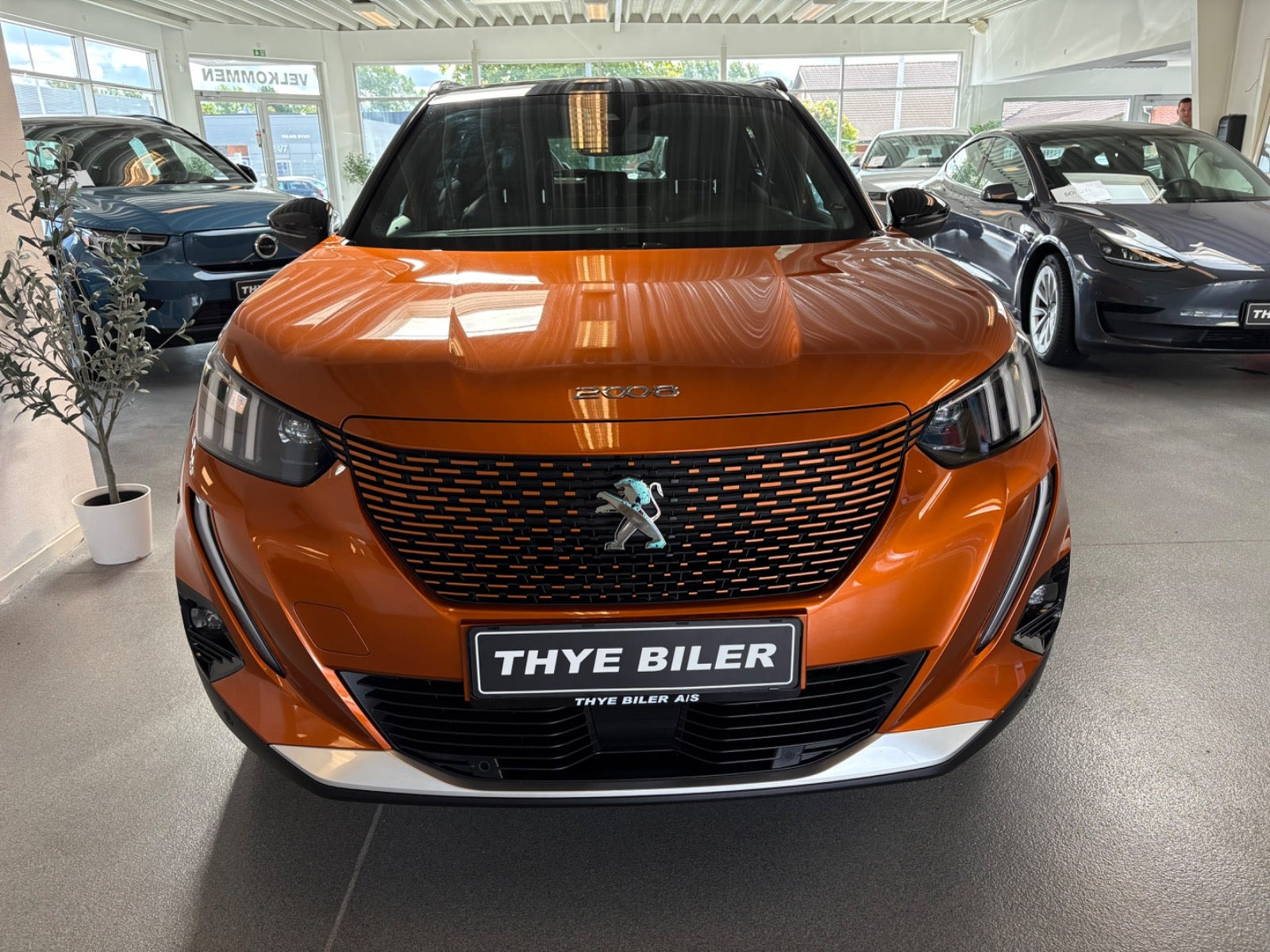 Orange Peugeot e-2008 fra 2021