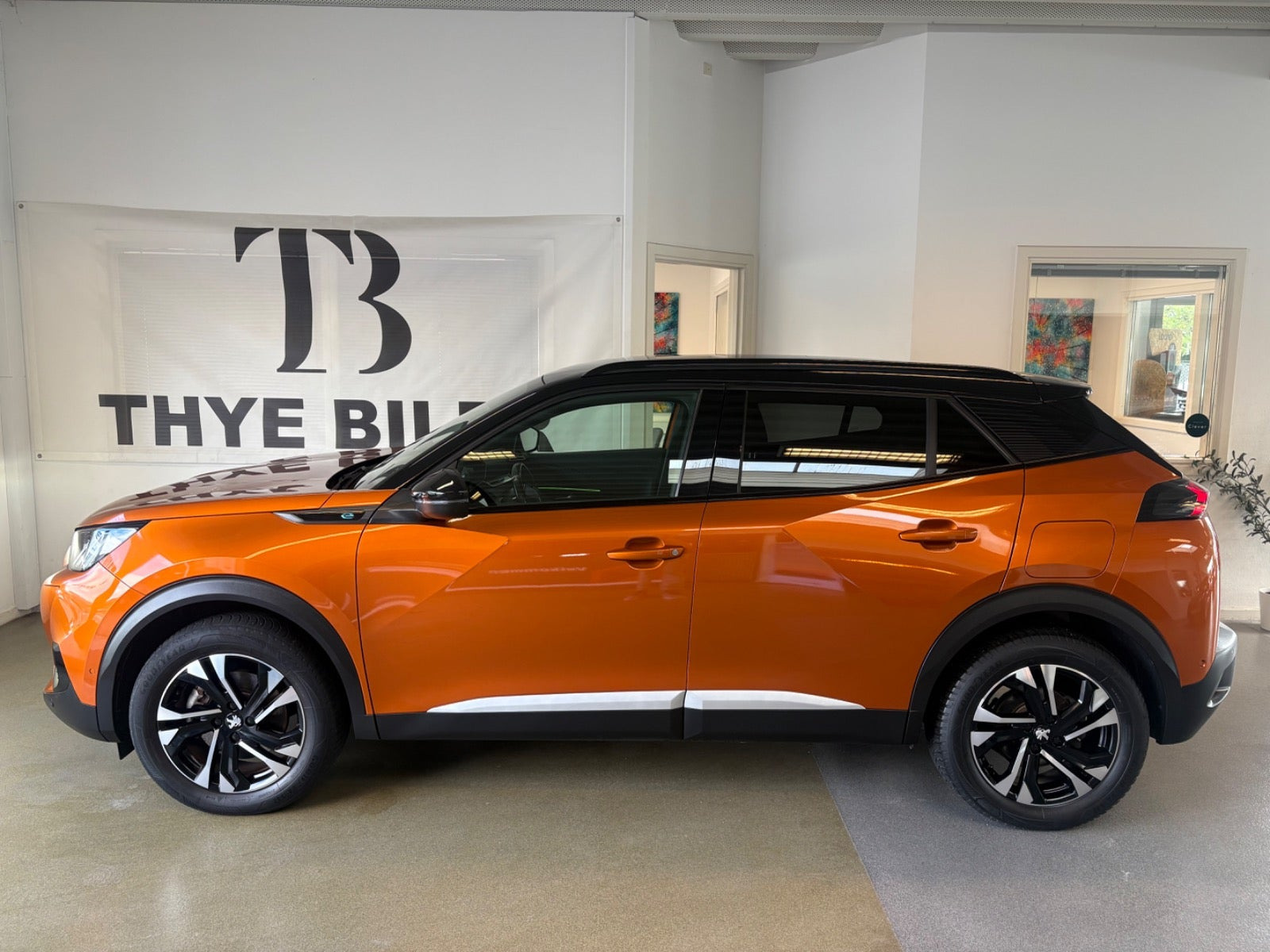 Orange Peugeot e-2008 fra 2021