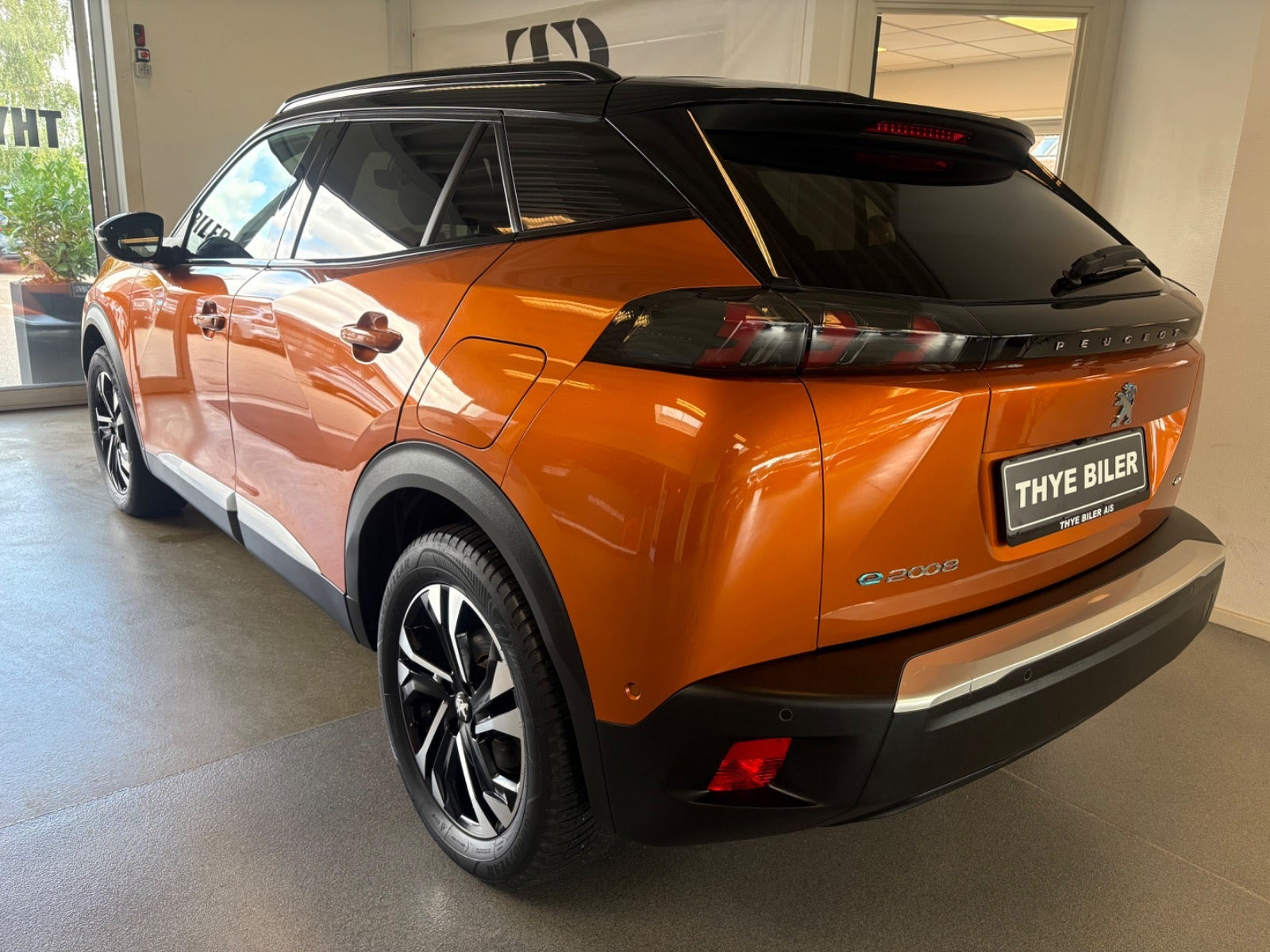 Orange Peugeot e-2008 fra 2021