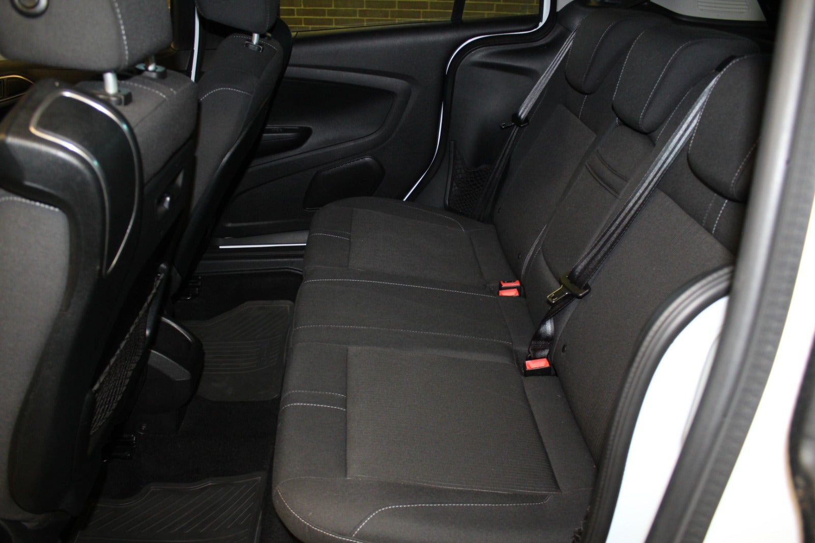Hvid Ford B-MAX fra 2014