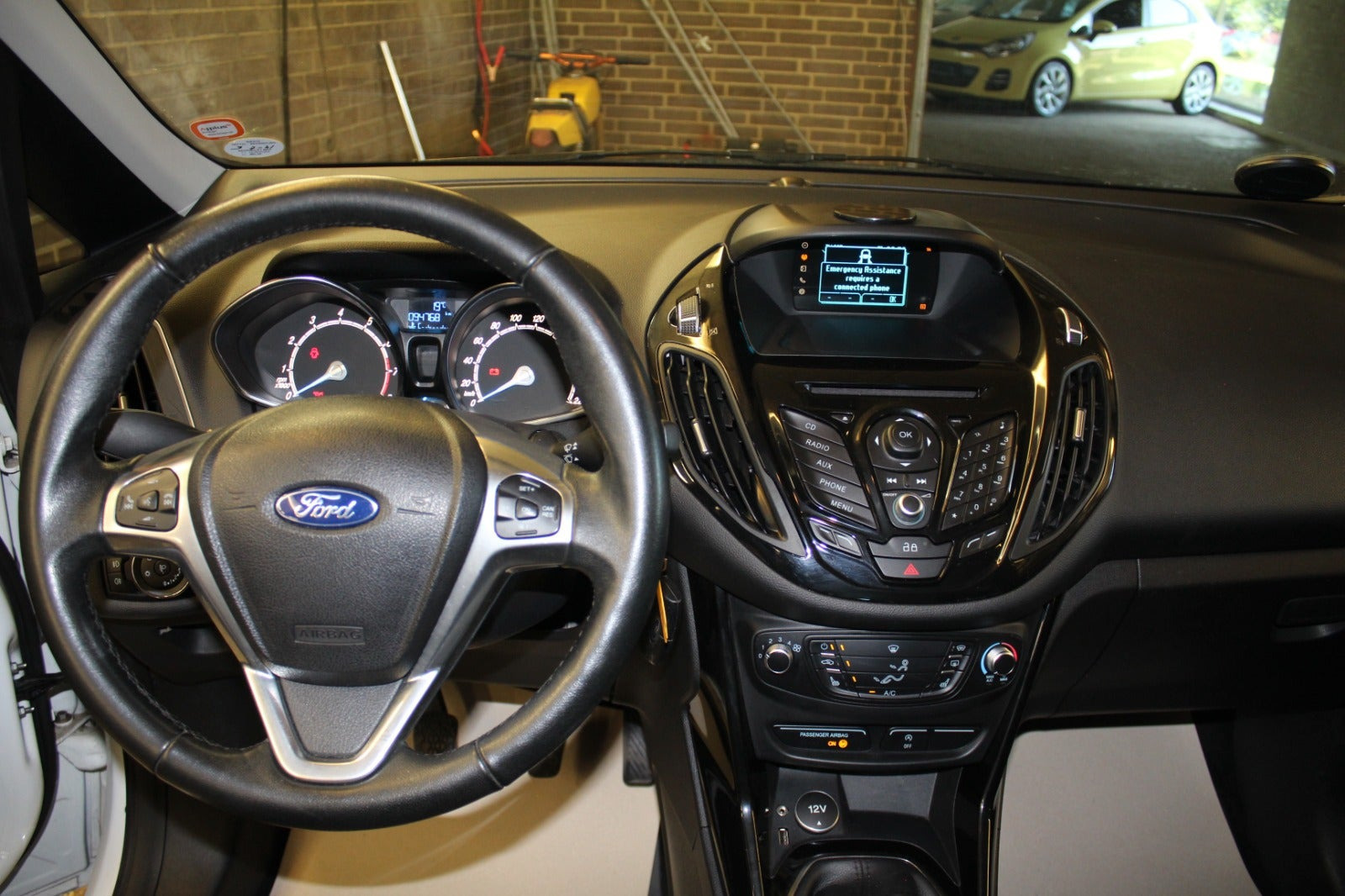 Hvid Ford B-MAX fra 2014