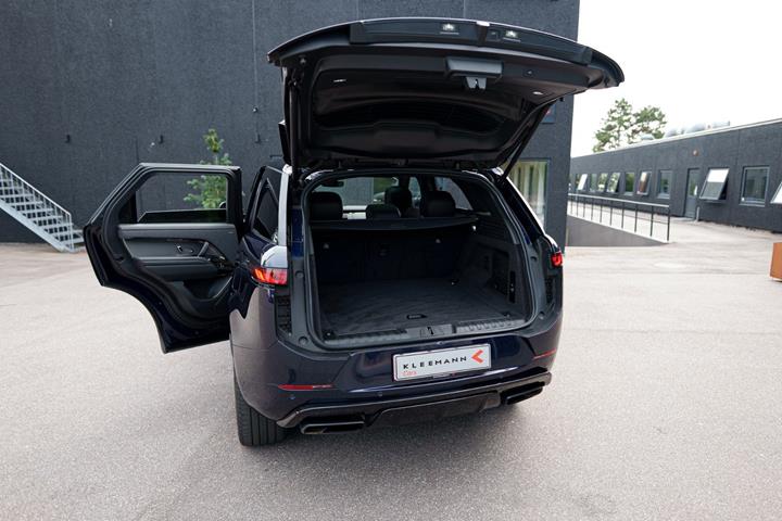 Blå Land Rover Range Rover sport fra 2023
