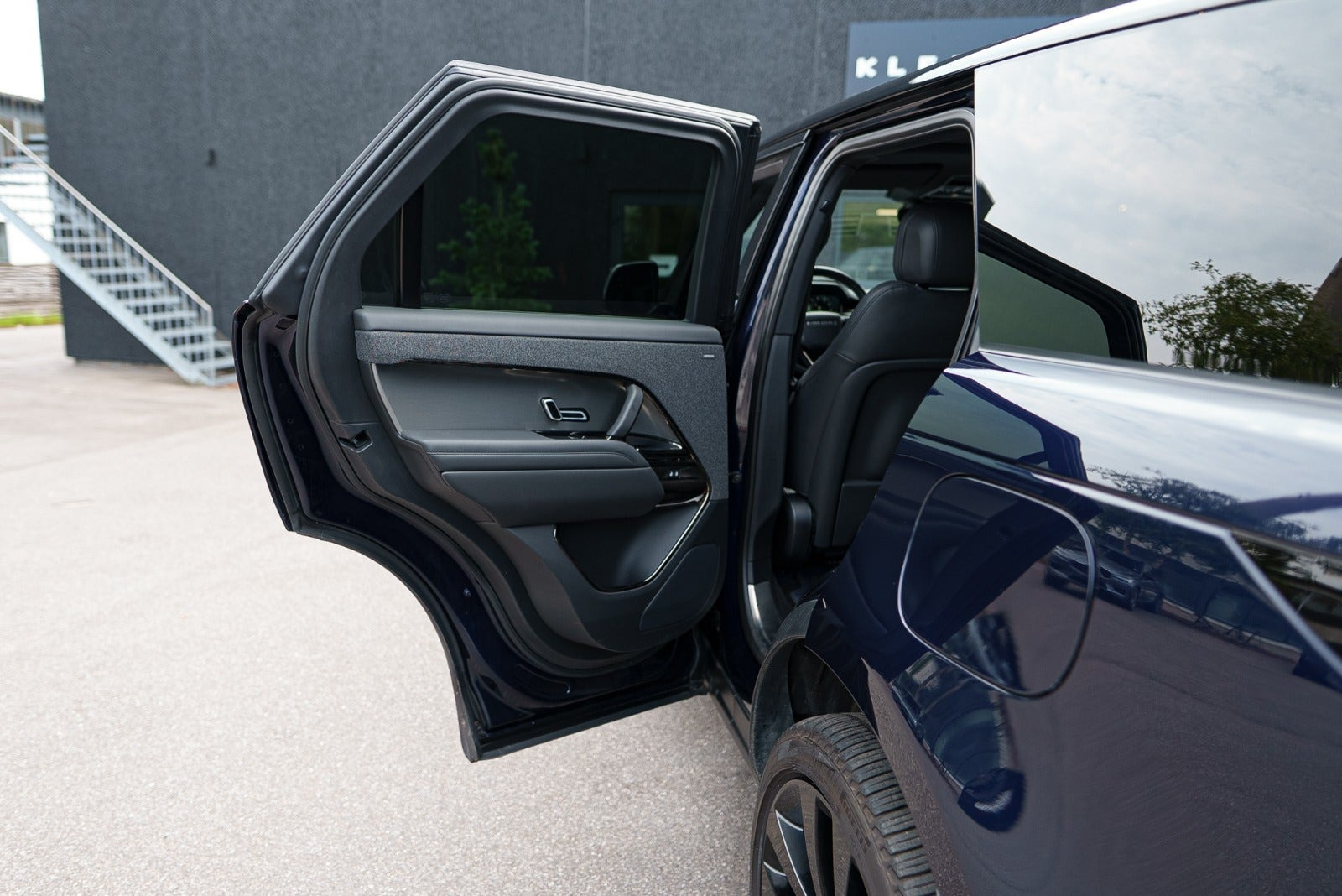 Blå Land Rover Range Rover sport fra 2023
