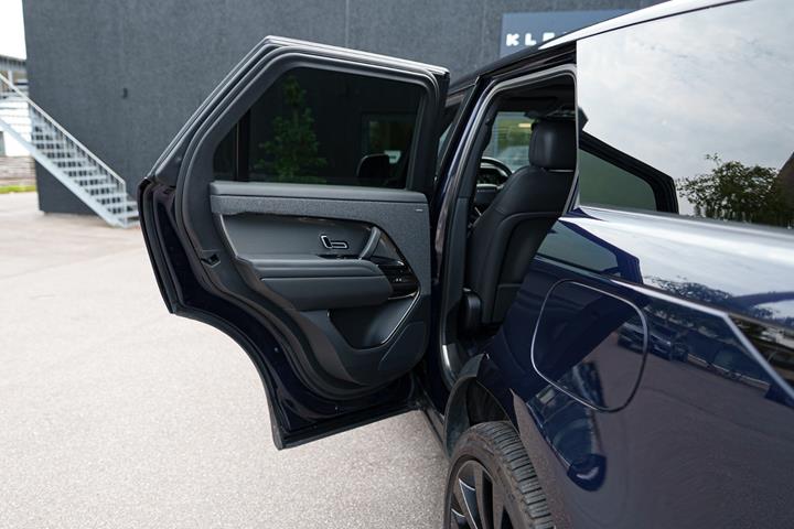 Blå Land Rover Range Rover sport fra 2023