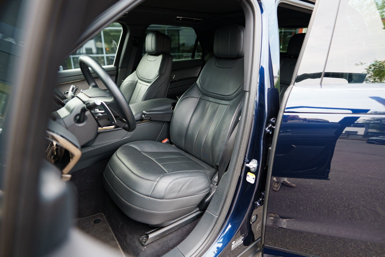 Blå Land Rover Range Rover sport fra 2023
