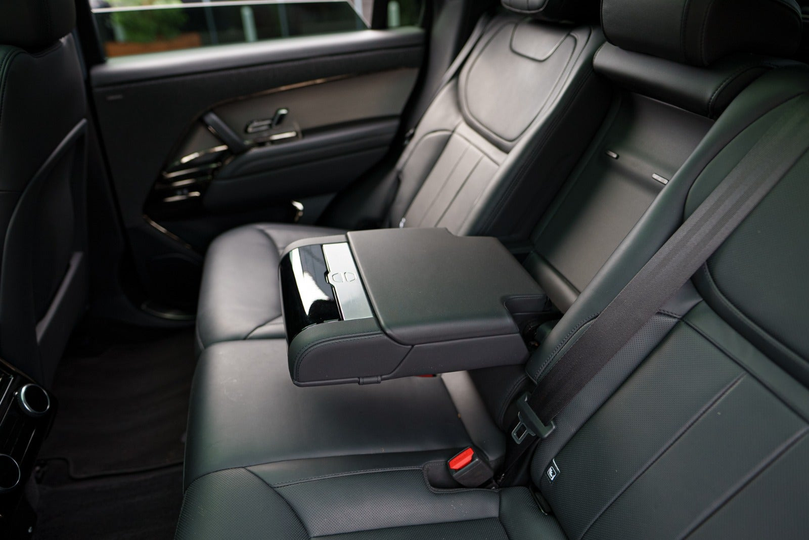 Blå Land Rover Range Rover sport fra 2023