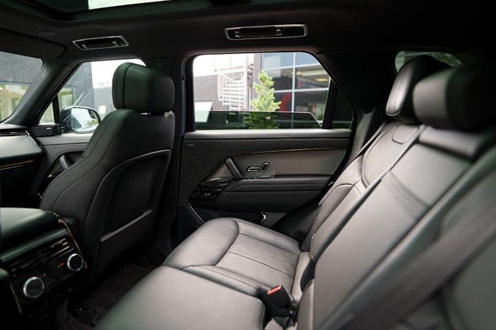 Blå Land Rover Range Rover sport fra 2023