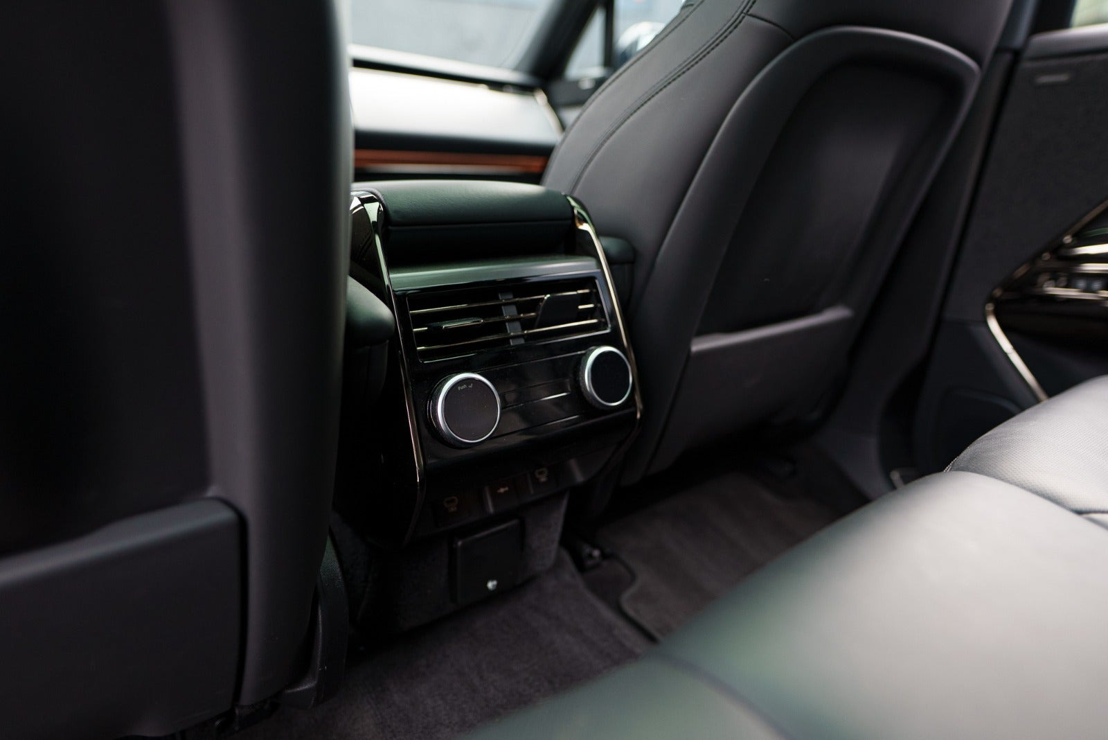 Blå Land Rover Range Rover sport fra 2023