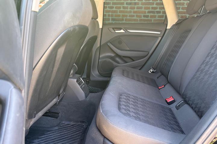 Sort Audi A3 fra 2016