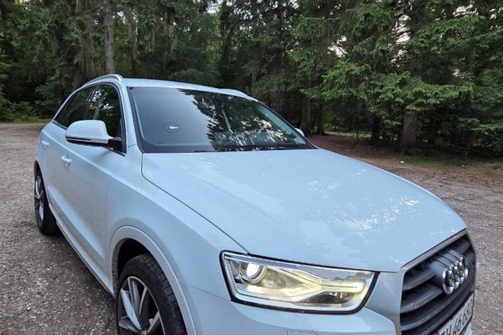 Hvid Audi Q3 fra 2018 set udefra