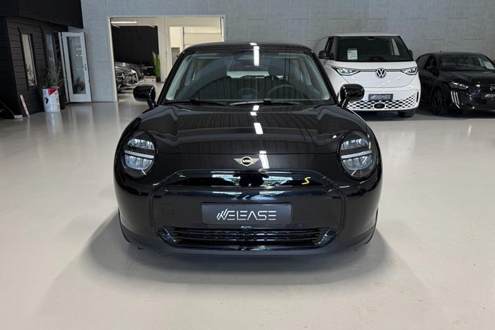 Sort Mini Cooper SE fra 2024