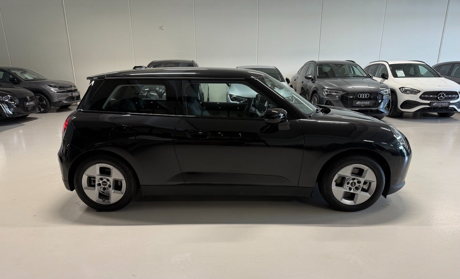 Sort Mini Cooper SE fra 2024