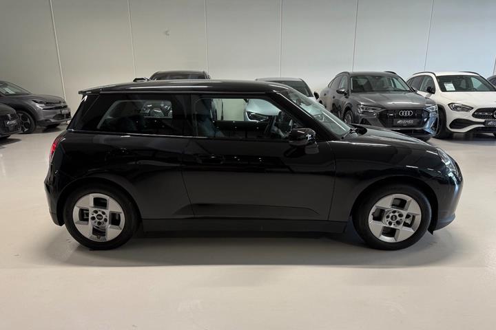 Sort Mini Cooper SE fra 2024