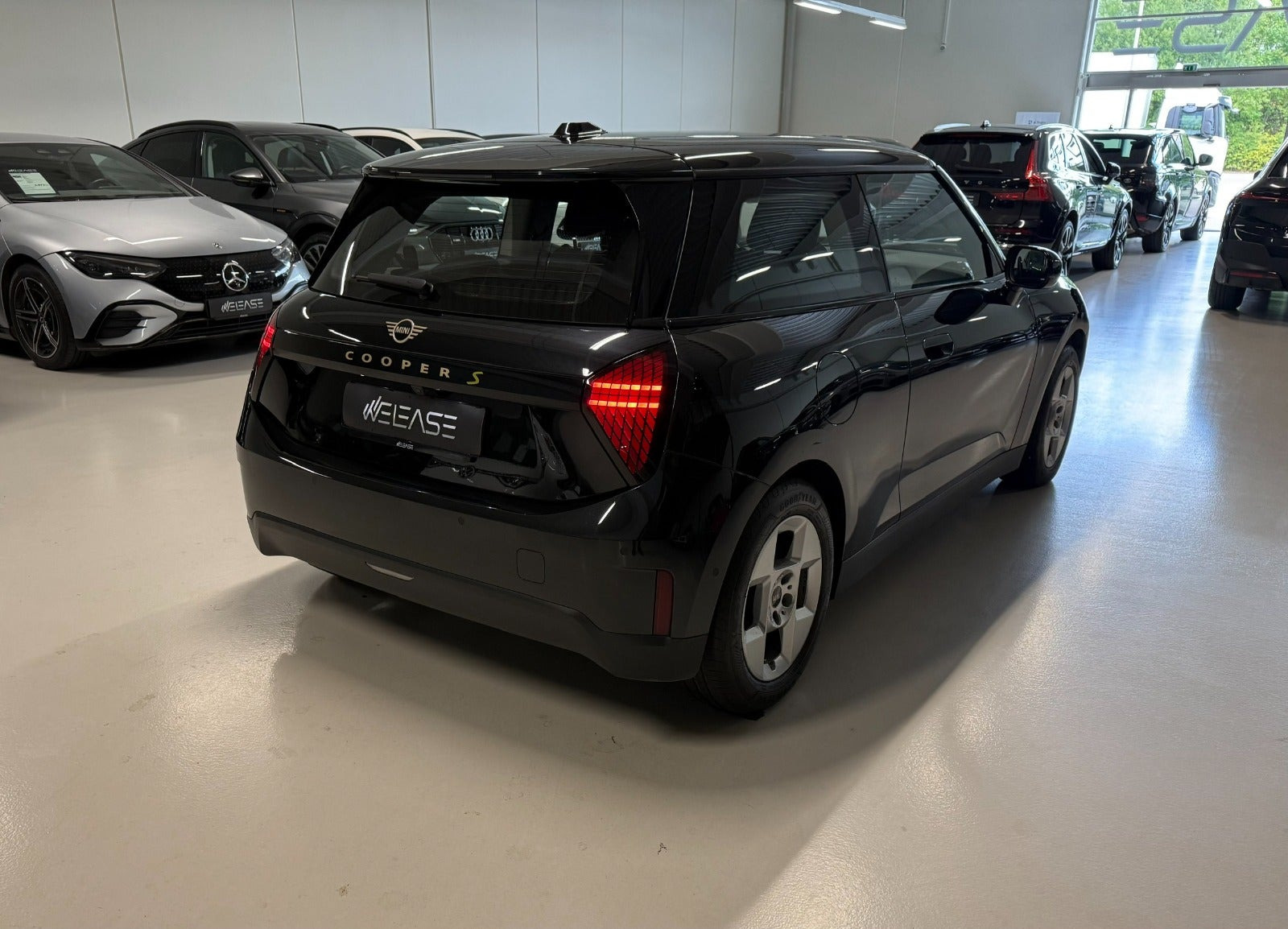 Sort Mini Cooper SE fra 2024