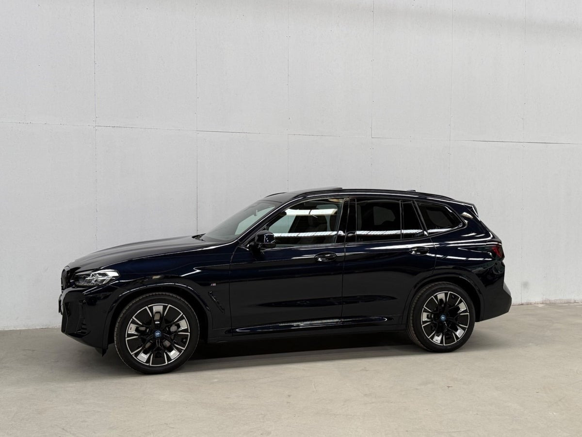 Sort BMW iX3 fra 2022
