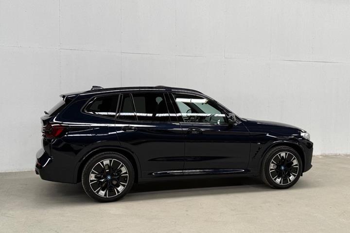 Sort BMW iX3 fra 2022