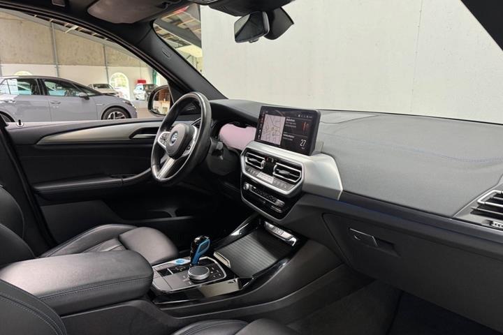 Sort BMW iX3 fra 2022