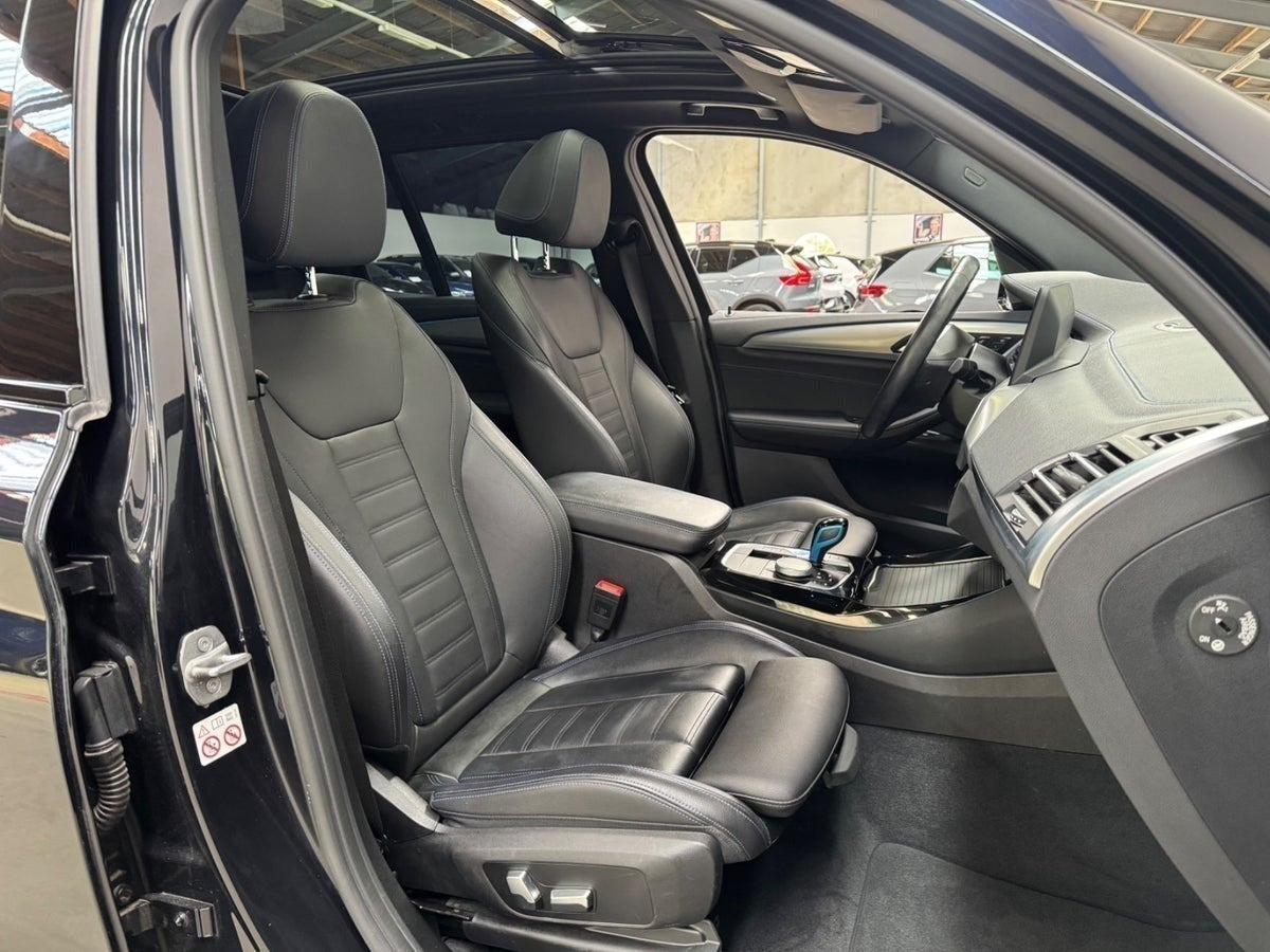 Sort BMW iX3 fra 2022