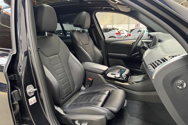 Sort BMW iX3 fra 2022