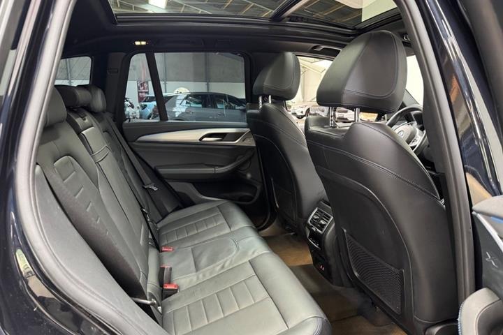 Sort BMW iX3 fra 2022