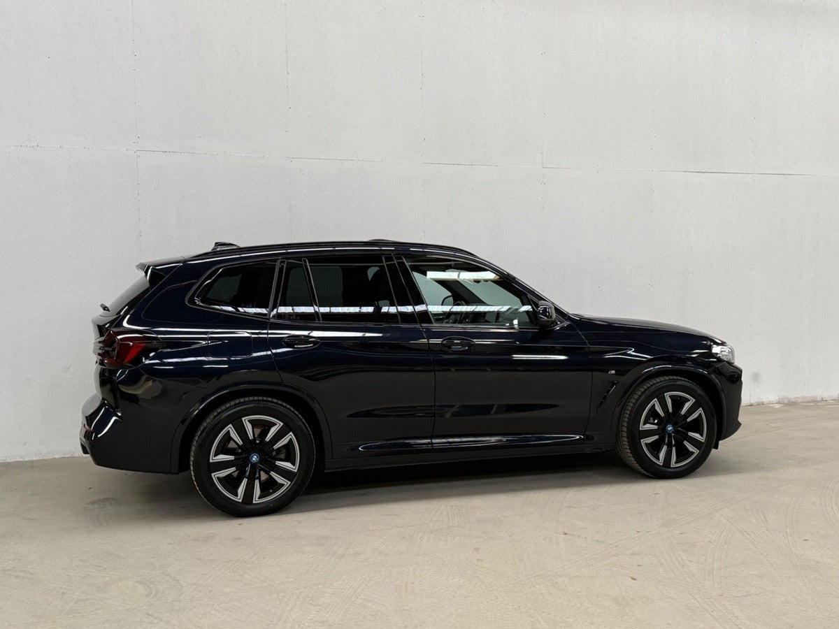 Sort BMW iX3 fra 2022