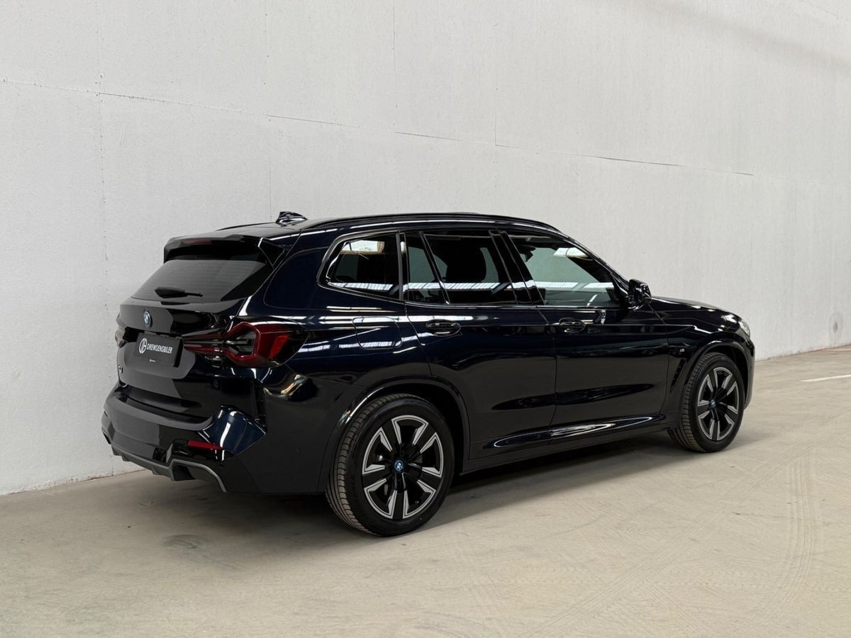 Sort BMW iX3 fra 2022