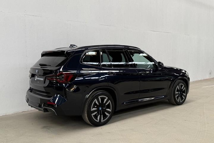Sort BMW iX3 fra 2022