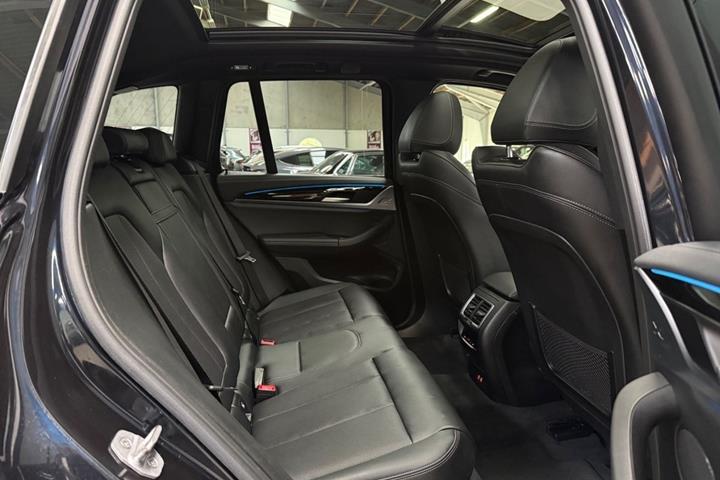 Sort BMW iX3 fra 2022