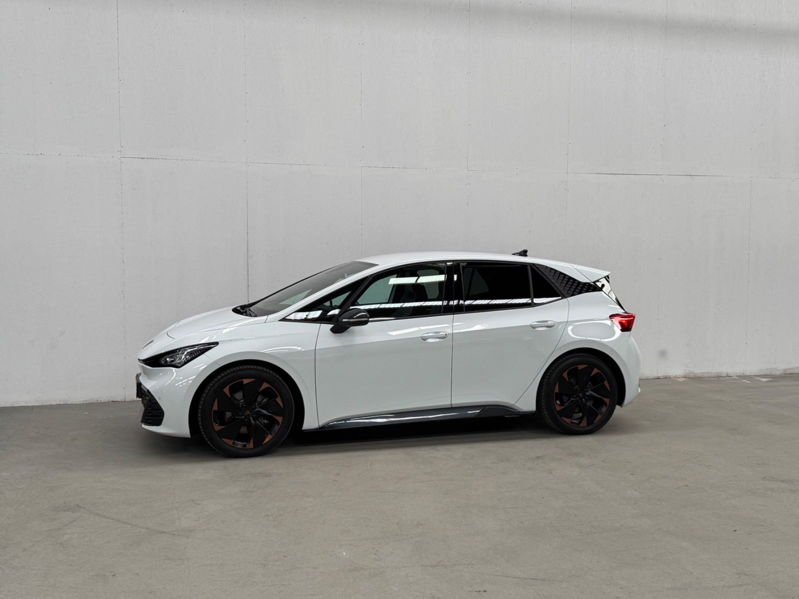 Hvid Cupra Born fra 2024