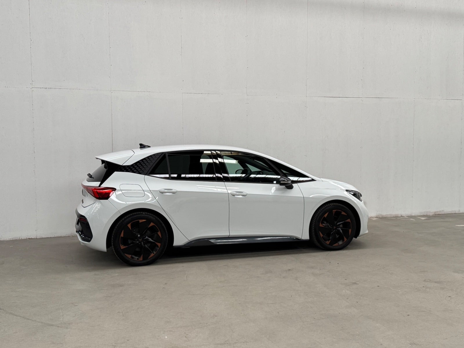 Hvid Cupra Born fra 2024