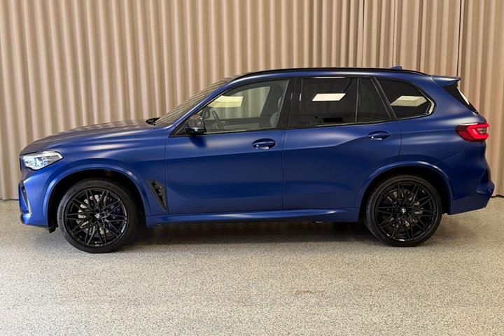 Blå BMW X5 fra 2021
