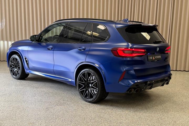 Blå BMW X5 fra 2021