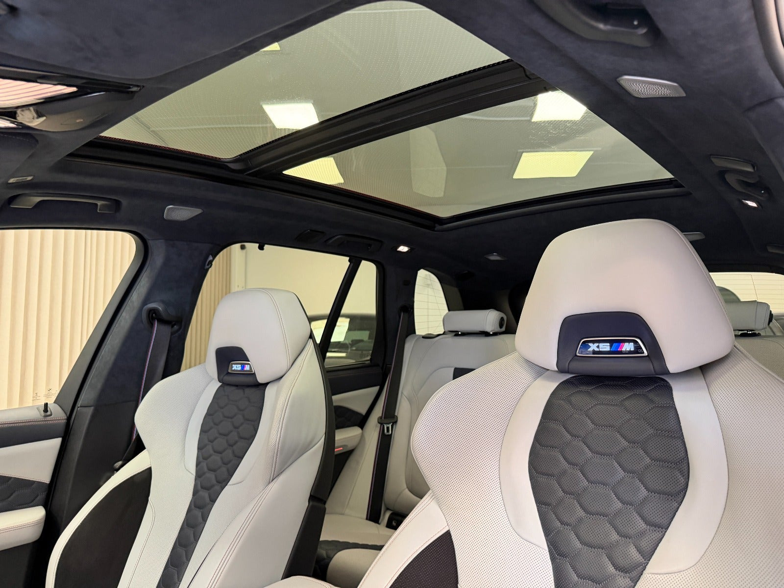 Blå BMW X5 fra 2021