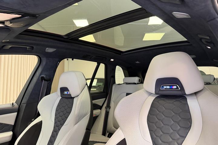 Blå BMW X5 fra 2021