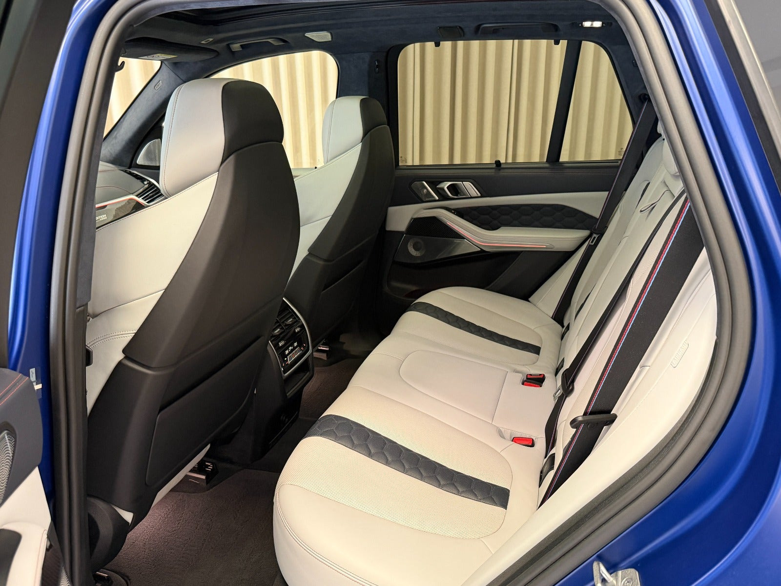 Blå BMW X5 fra 2021