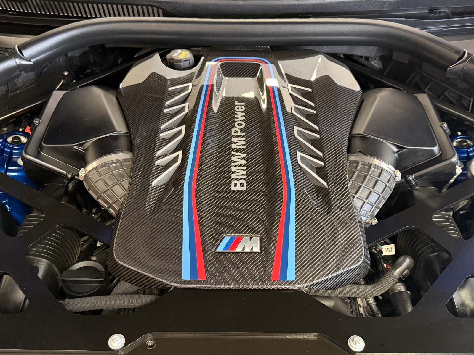 Blå BMW X5 fra 2021