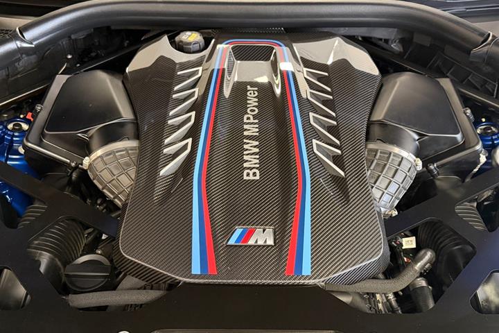 Blå BMW X5 fra 2021