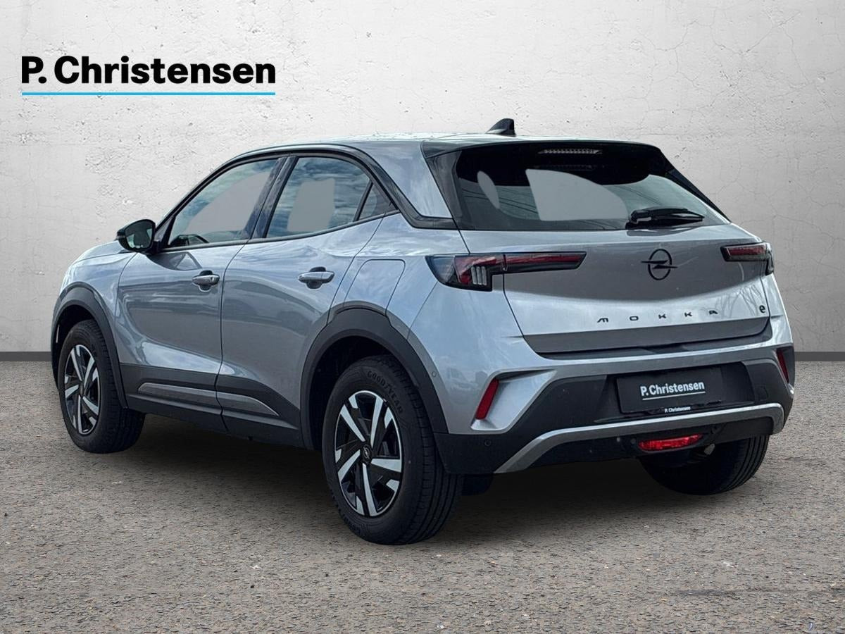 Sølv Opel Mokka-e fra 2025
