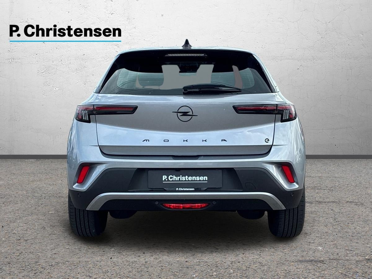 Sølv Opel Mokka-e fra 2025
