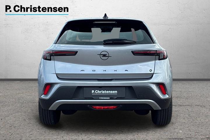 Sølv Opel Mokka-e fra 2025