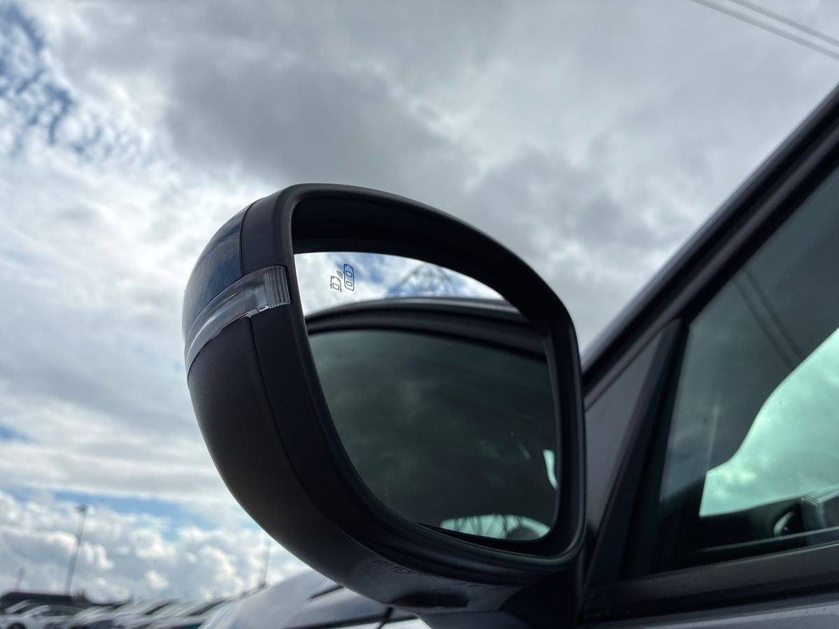Sølv Opel Mokka-e fra 2025