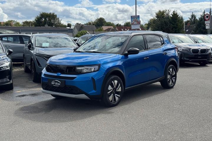 Blå Opel Frontera fra 2025 set udefra