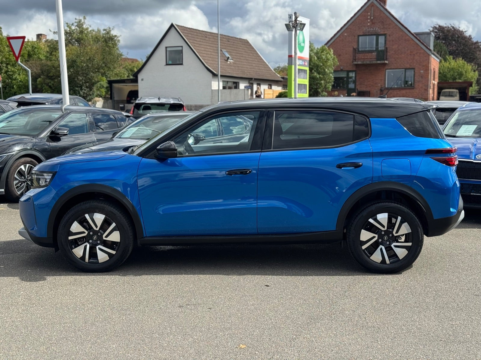 Blå Opel Frontera fra 2025