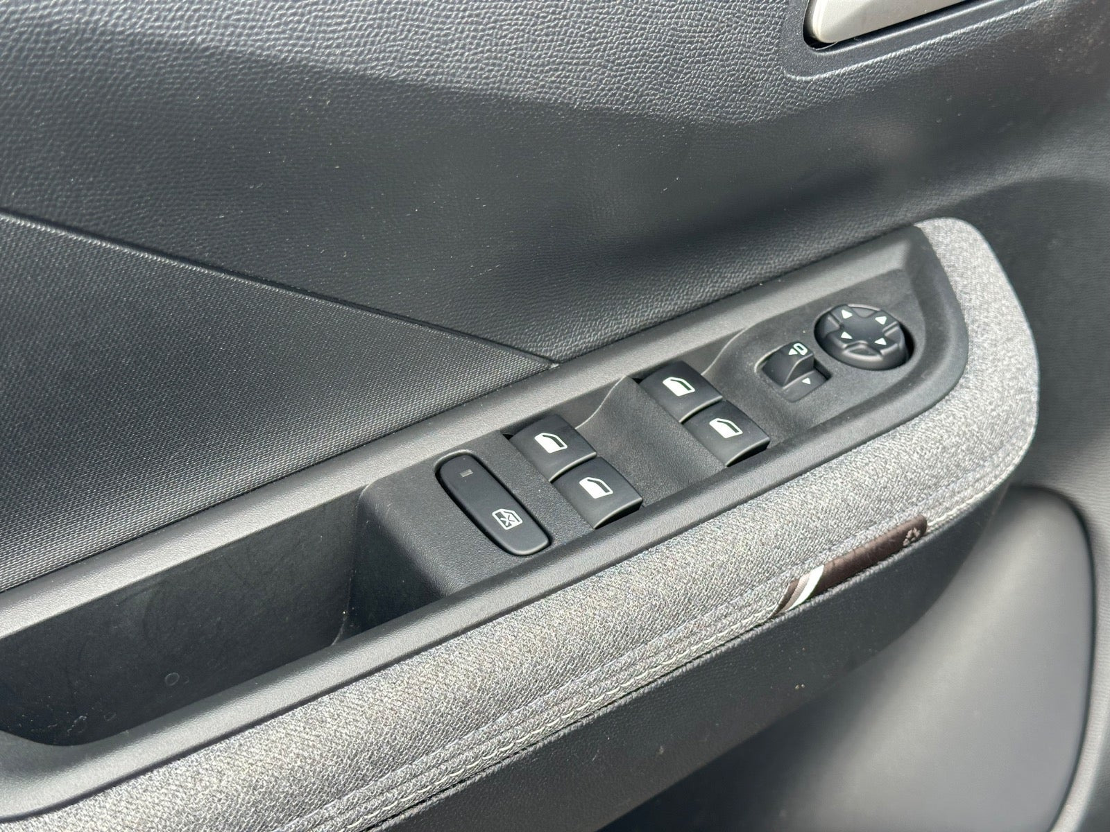 Blå Opel Frontera fra 2025