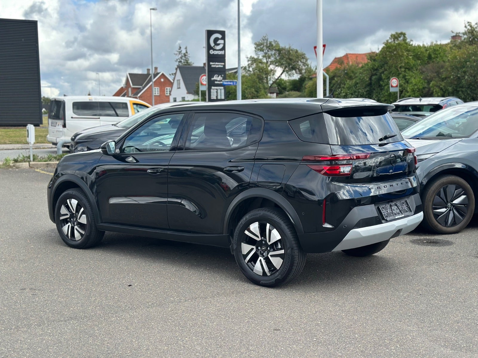Sort Opel Frontera fra 2025