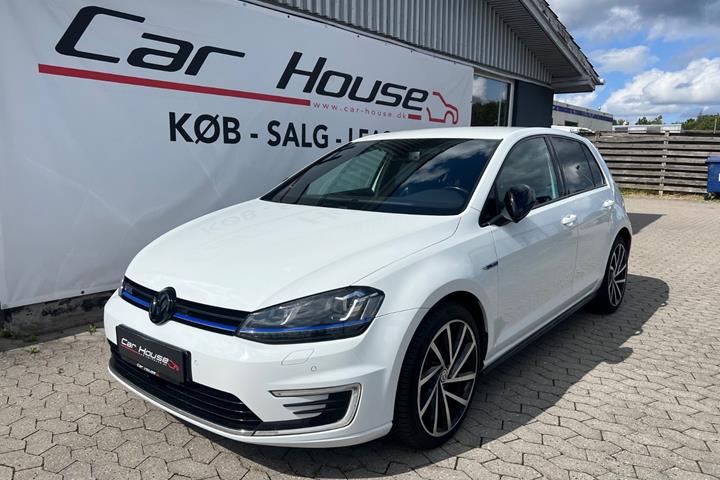 Hvid VW Golf VII fra 2016