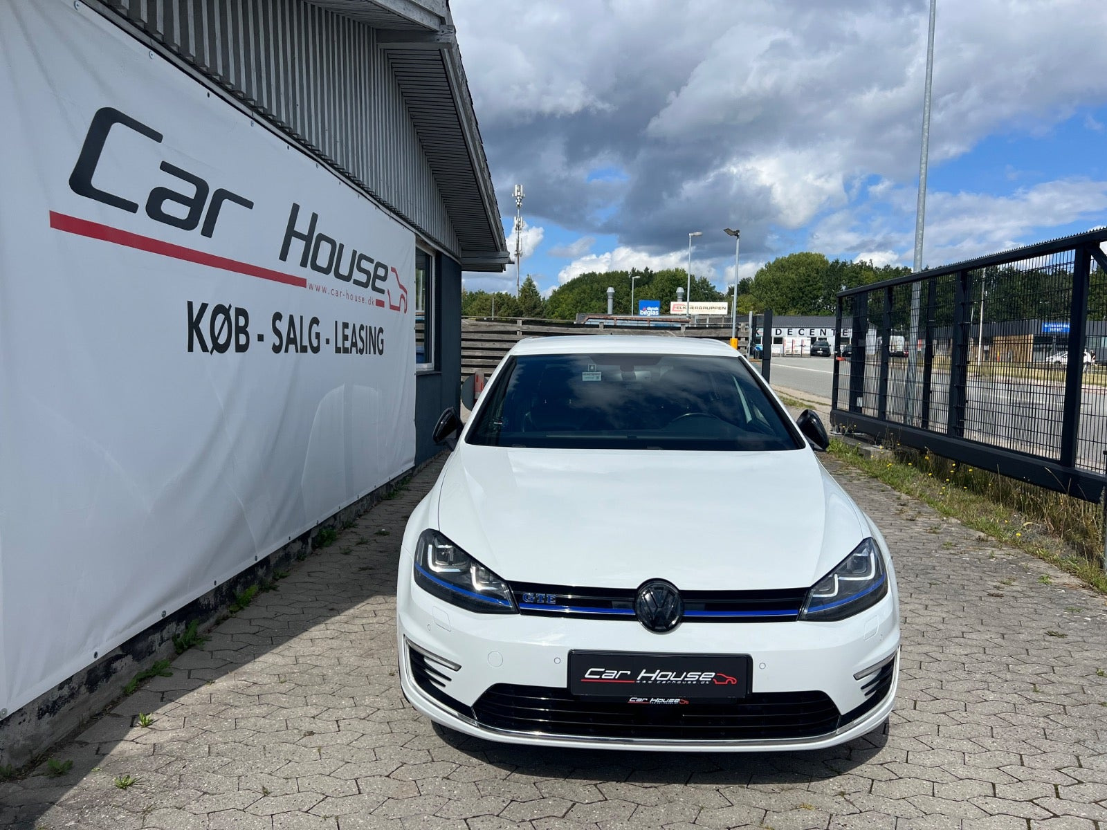 Hvid VW Golf VII fra 2016
